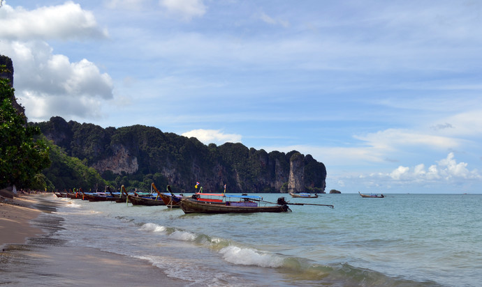 奥南海滩是甲米最热闹也是最有名的海滩,也是甲米的海岸交通中心,旅游
