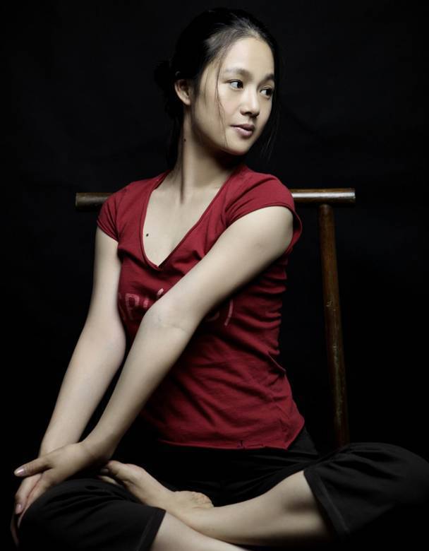 周韵的美不是盛开的牡丹,而如一簇幽兰散发出令人心醉的暗香