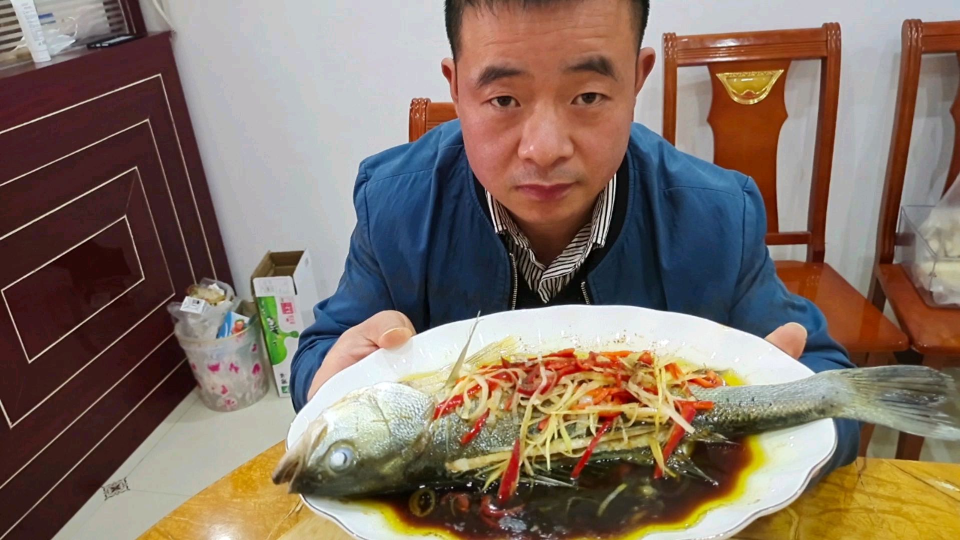 良好今天有有点儿小尴尬,微波炉蒸鲈鱼,味道一样鲜美,太好吃了