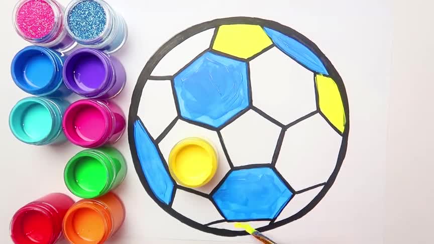 创意简笔画,画一只可爱的小足球,涂上蓝色很漂亮,简单好学!