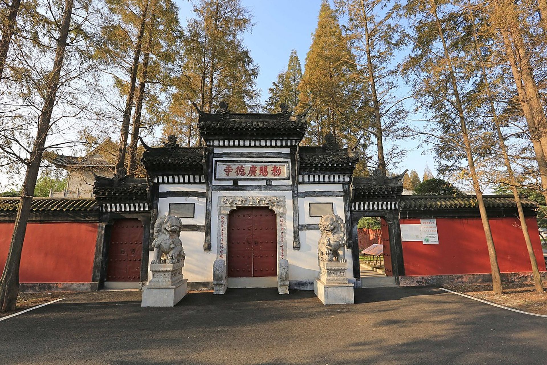 广德寺原名云居禅寺,始建于唐代贞观年间,位于襄阳市城西10公里处