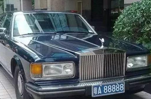拥"粤a88888"车牌,曾大方捐款10亿,自己平日开销却只用50元