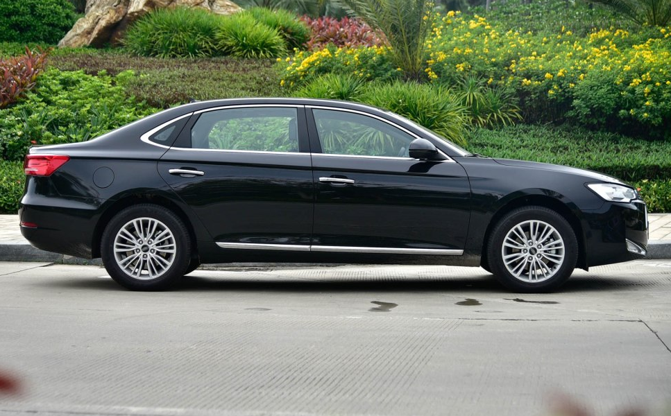 瑞风a60,外观整体风格极具力量感,非常的具有吸引力!