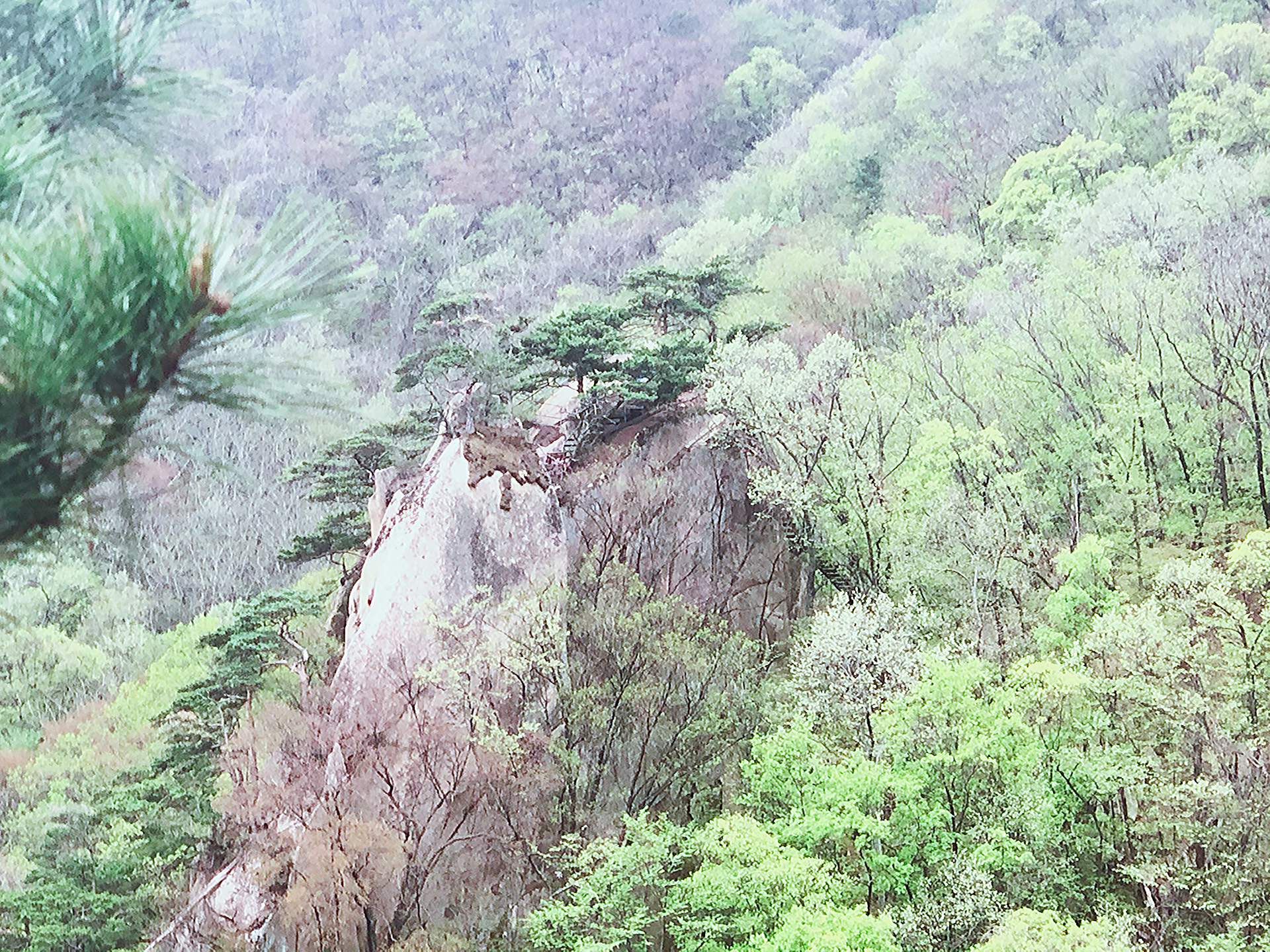 辽宁岫岩有座名山未被过度开发,很适合短途自驾游览