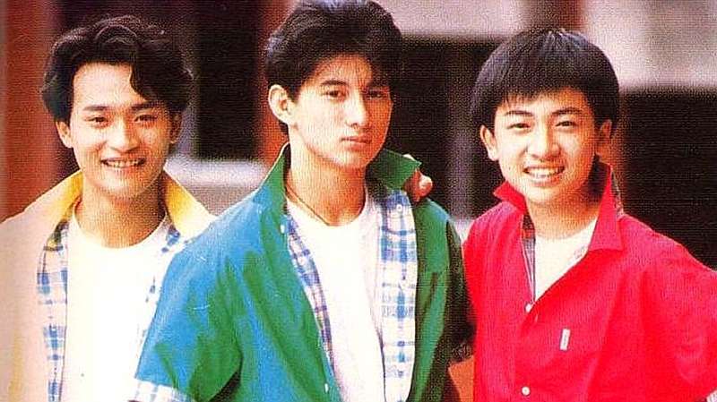 小虎队《爱》歌曲原唱小虎队，重温经典，满满的回忆7.5万次播放05:26继续