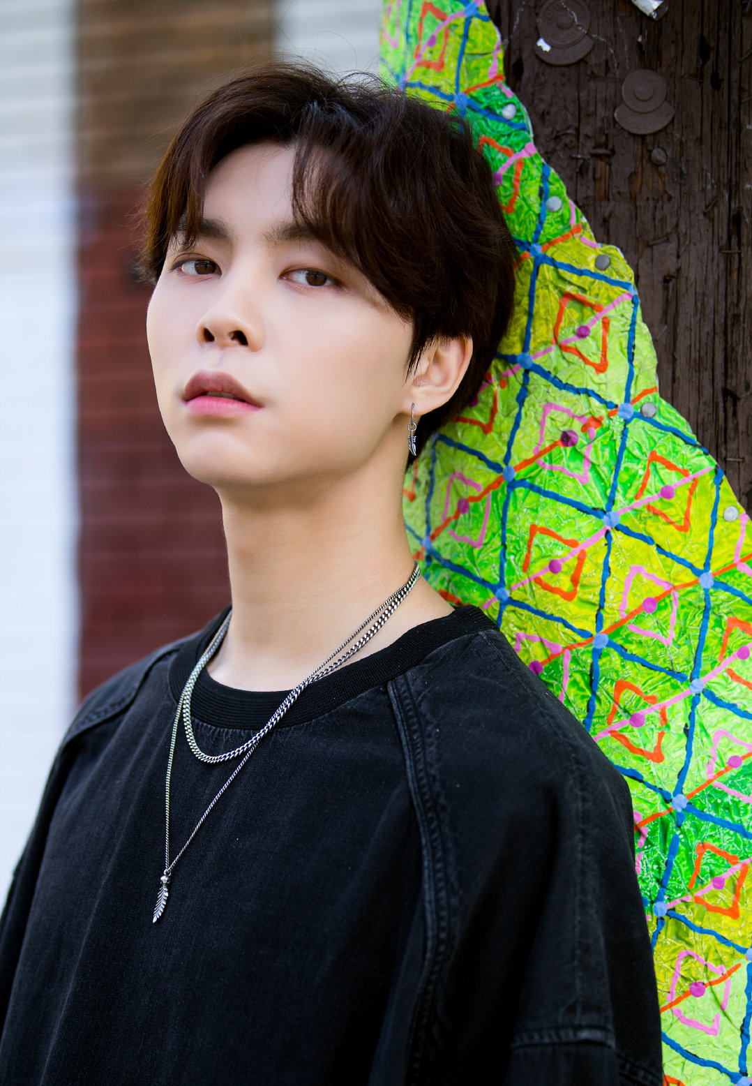 韩国男团nct127拍摄写真照:阳光帅气引人注目,他们是下一个防弹吗?