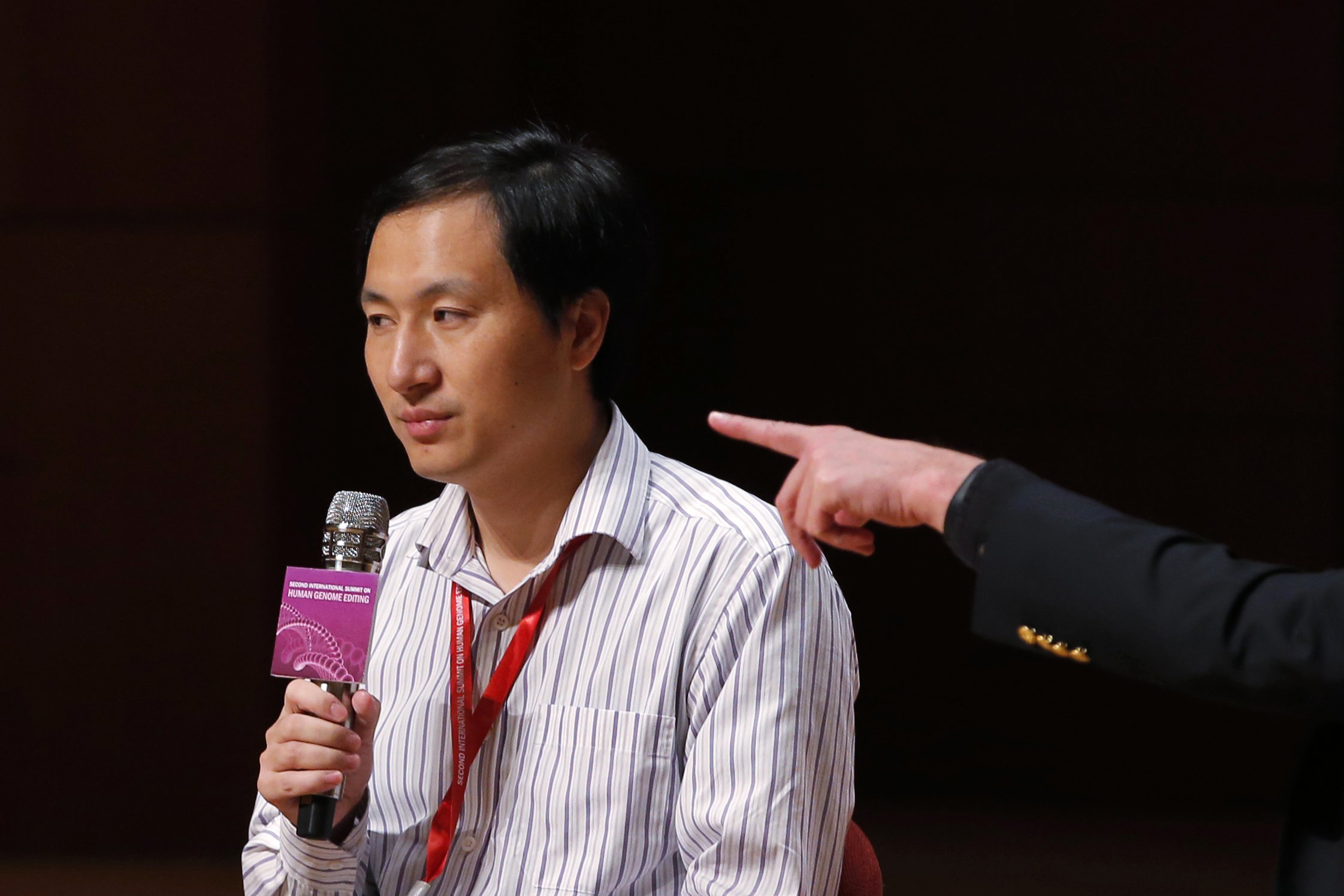 贺建奎现身香港并发表讲话 称愿终其一生负责双胞胎女孩