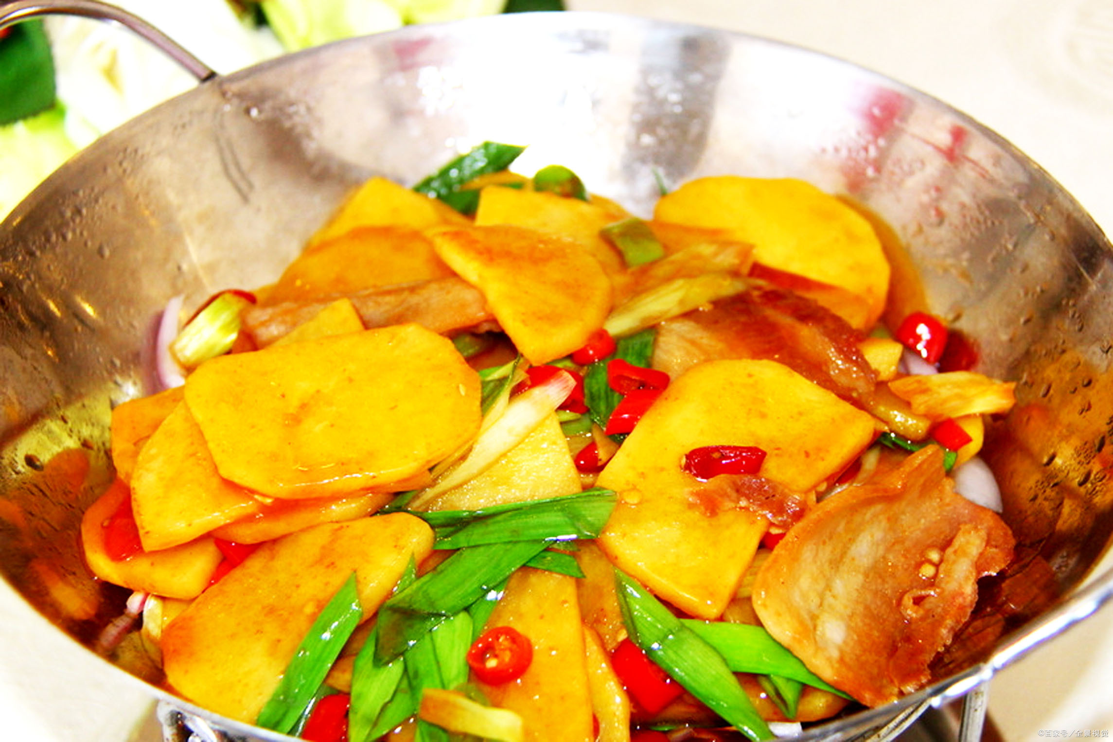 干锅土豆片——初夏时的美味下饭菜,淀粉含量高,可以当作主食啦