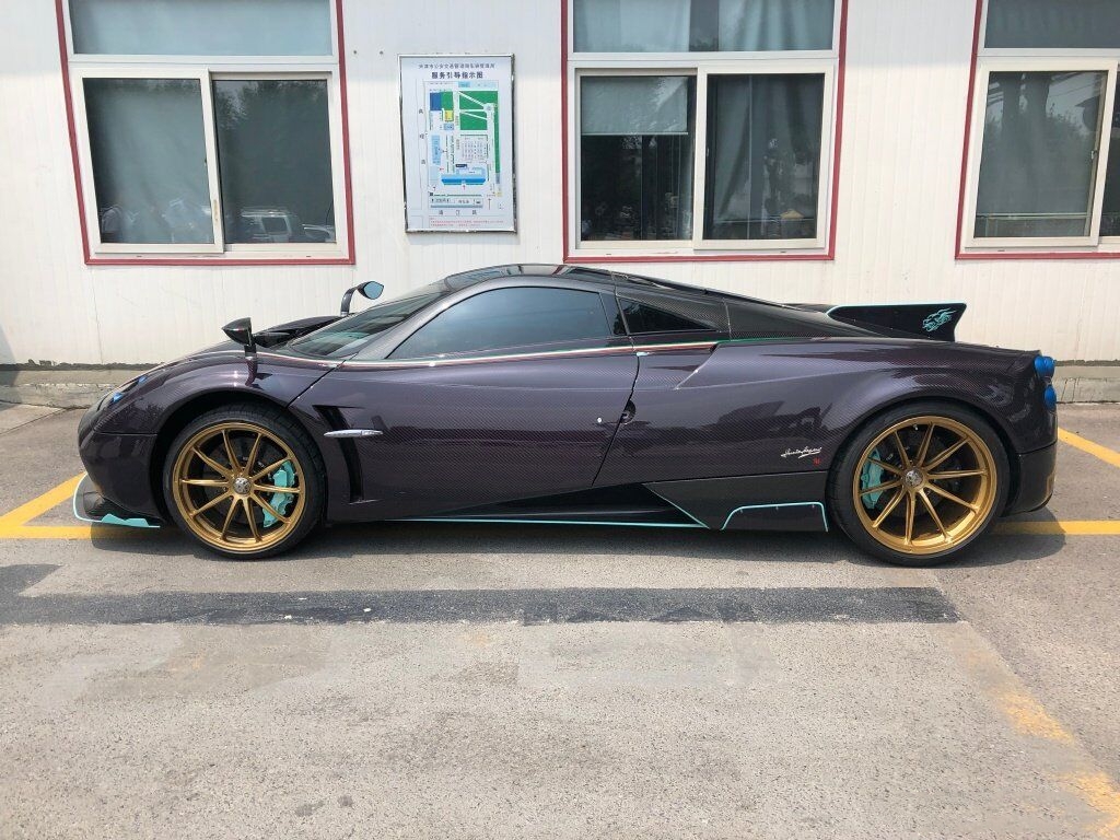 车管所遇到一台帕加尼,中文名叫"睚眦",车主:这车3000多万!