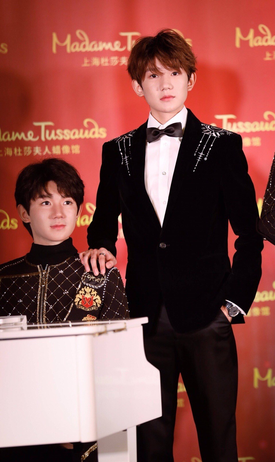 今天是王源出道五周年的日子,tfboys官博上传合照,5年已经过去了,10年