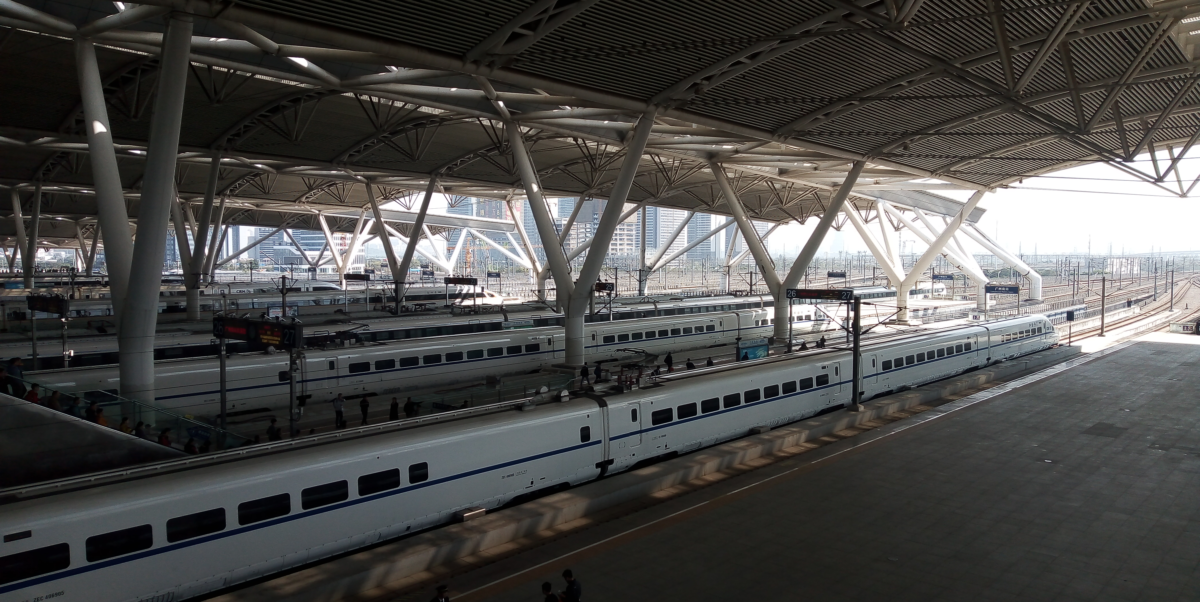 广州南高铁站实拍,你们在这里坐过车吗?