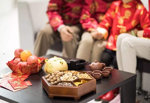 过年走亲戚,主人说的5句客套话,如果你当真了,会被说成缺心眼