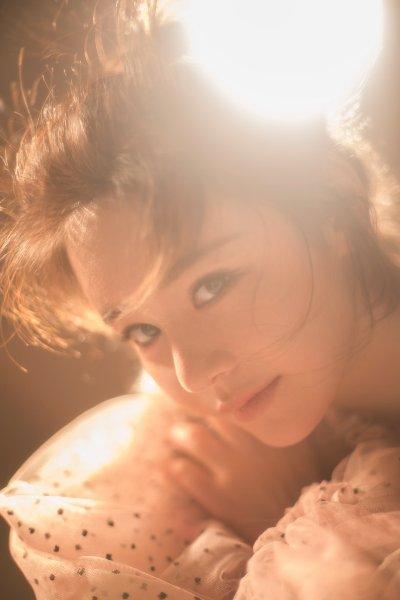 《追龙2》女主邱意浓最新写真大片曝光 气质清新颜值逆天