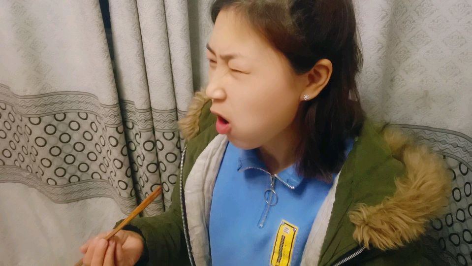 媳妇儿大人亲自下厨,做了丰盛的晚餐,却把自己吃成了表情包
