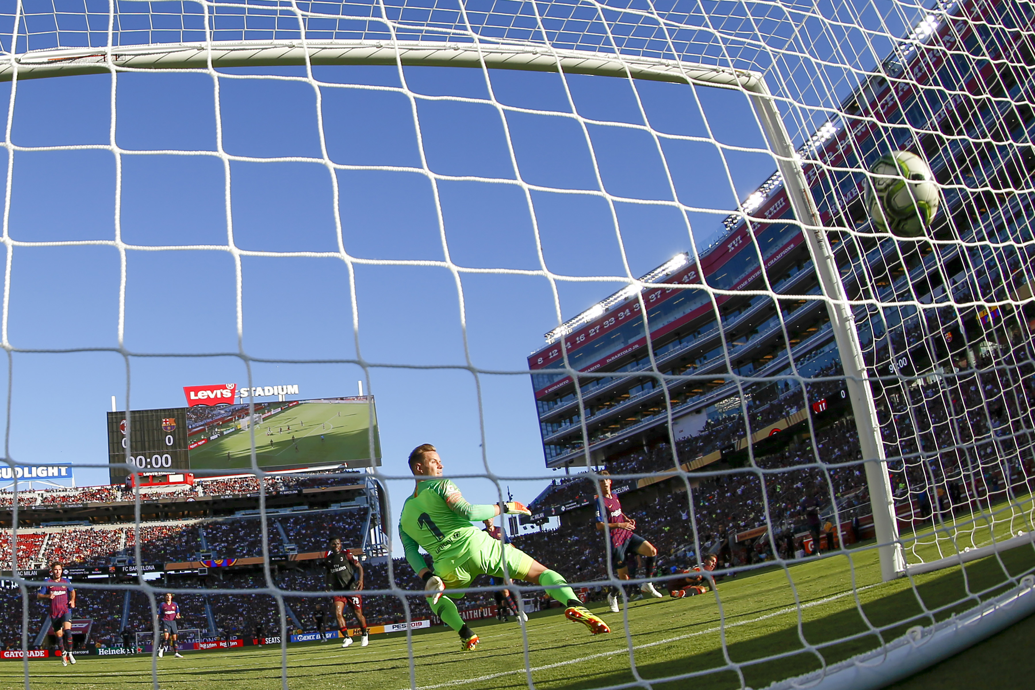 足球——国际冠军杯:ac米兰胜巴萨(5)