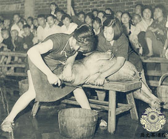 老照片再现50年代的中国社会:街头摩托很炫酷,图七是杀猪女神