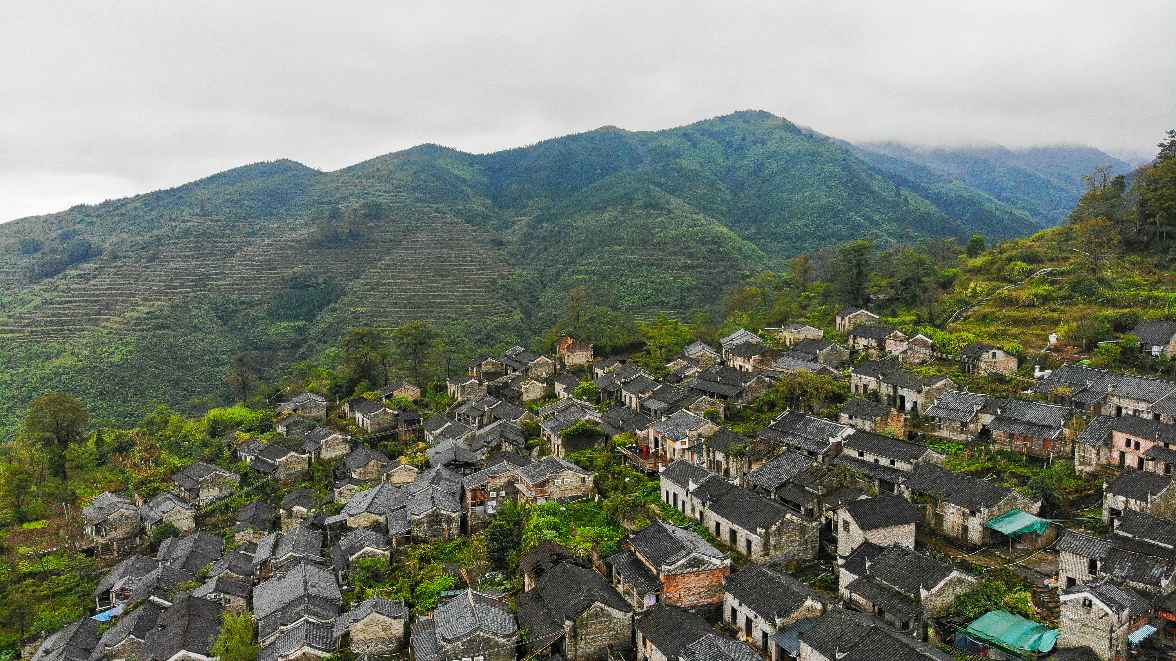 广东也有千年瑶寨,是歌舞之乡,有连南武夷山的美誉