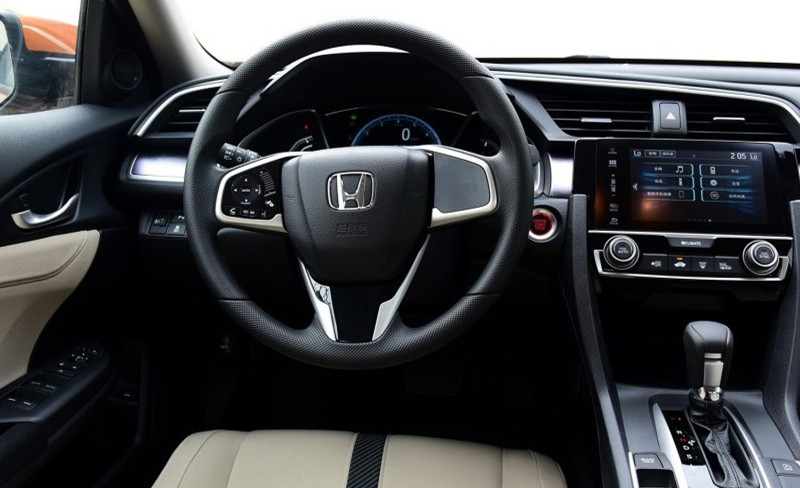 本田思域——线条精致,外形帅气,内饰美观,深受年轻人的喜爱!