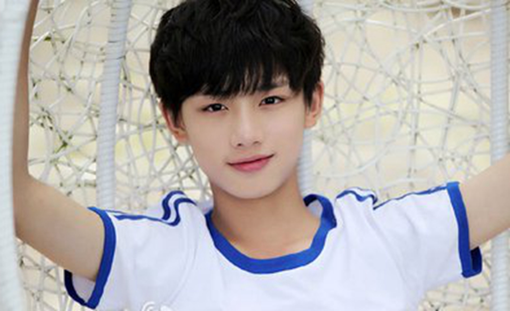 00后男星人气榜:丁程鑫垫底,范丞丞第二,第一却是他