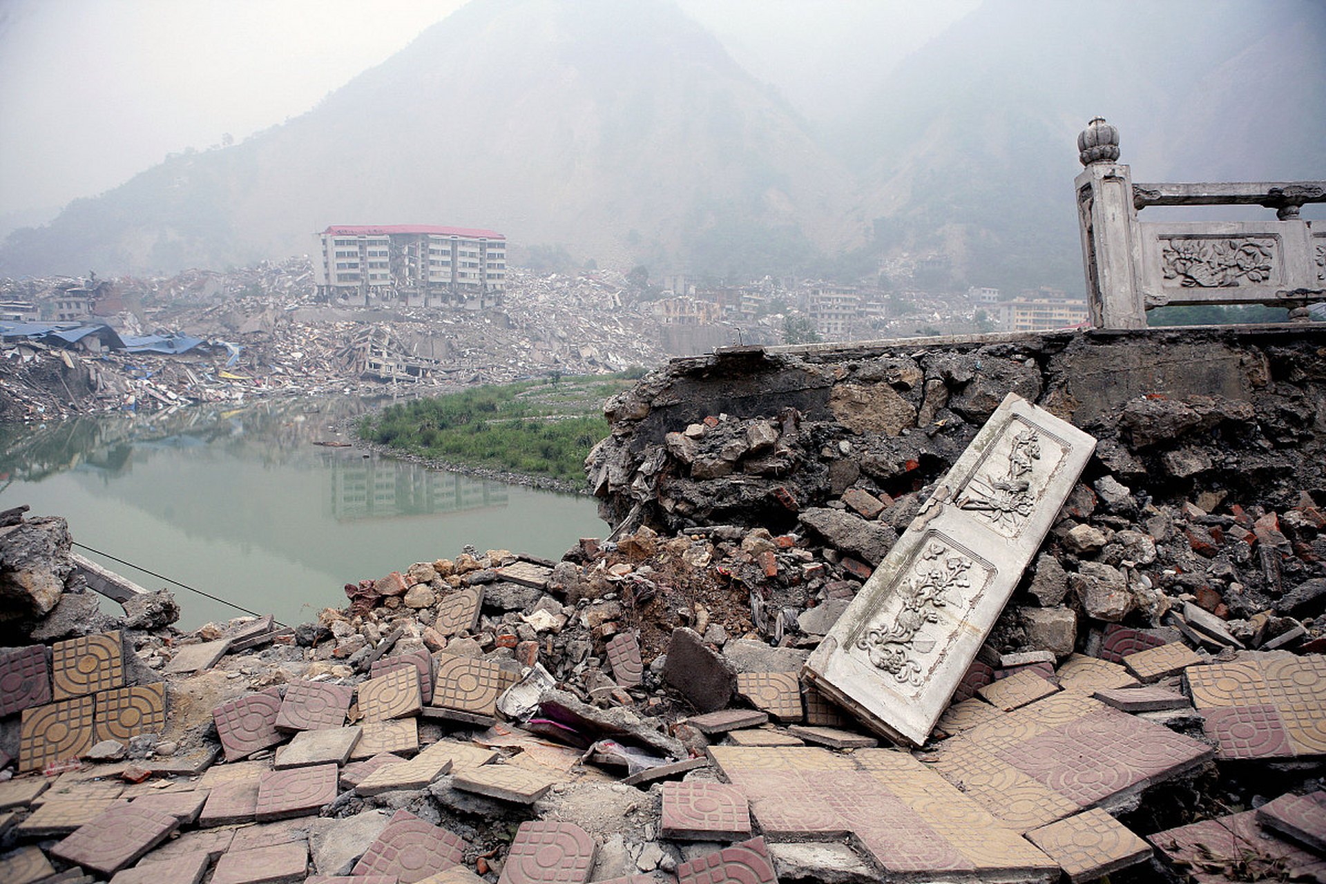 2009年,故乡汶川发生地震,我去过北川作家冯翔的qq空间看过他的日志
