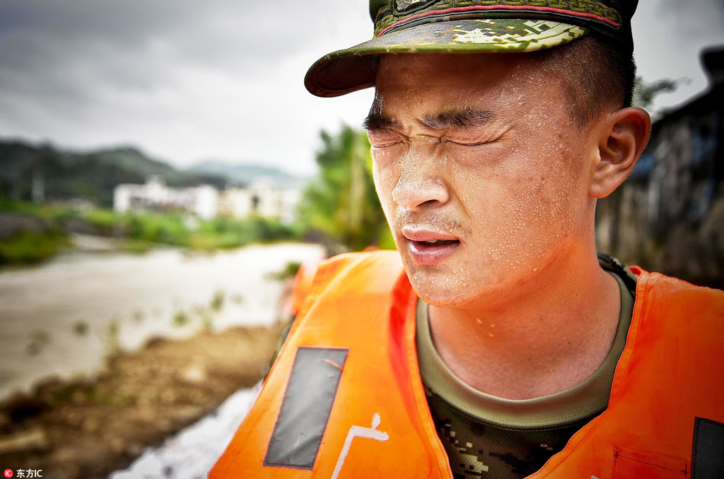 这组画面,可敬又让人心疼