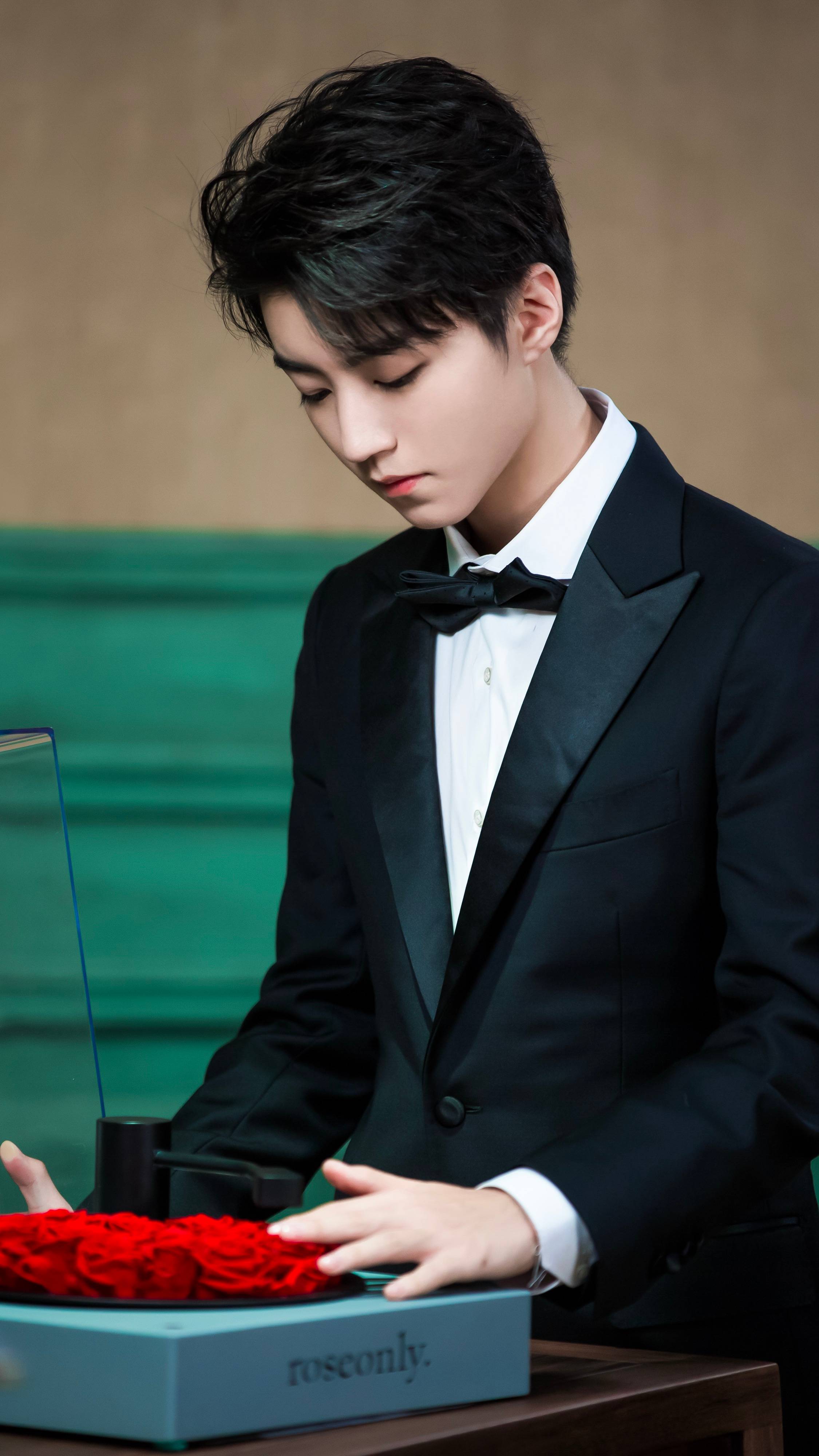 今日份来自王俊凯的美颜暴击,你是从天而降的梦境