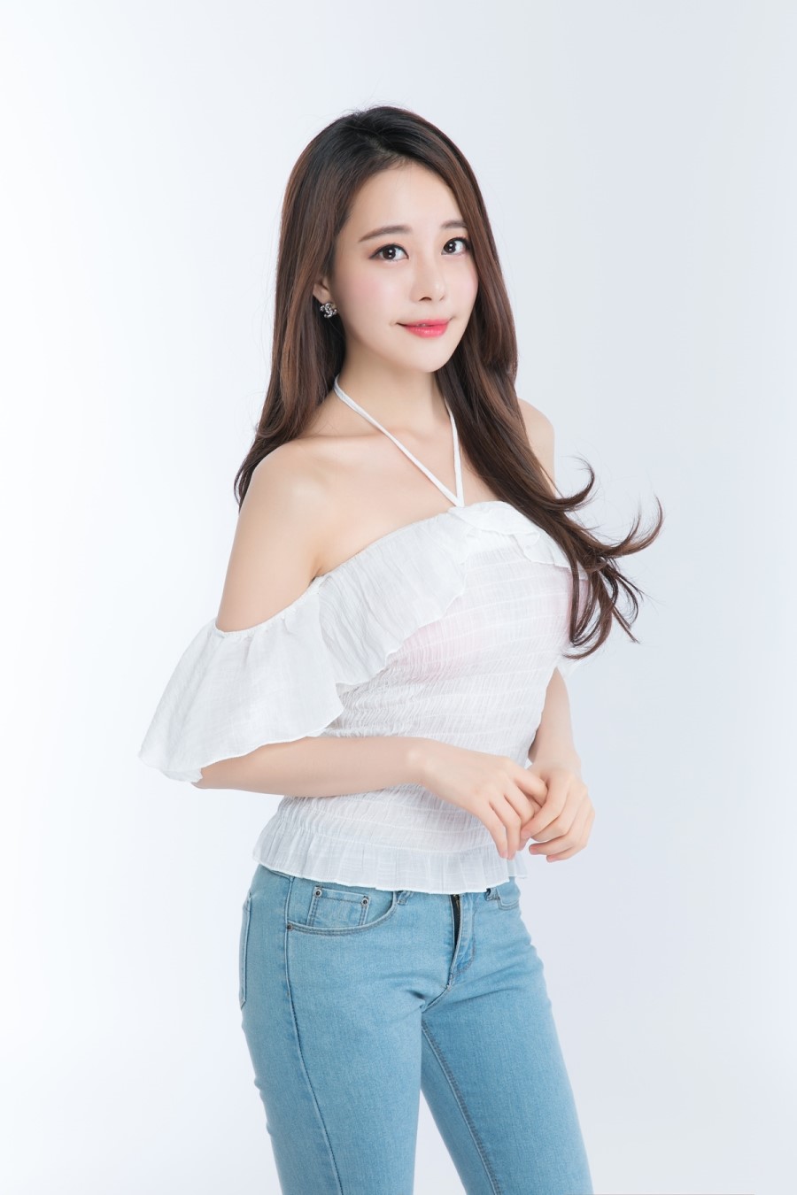 连衣裙低于128元被定义为低价人群,真的吗?韩国模特的连衣裙