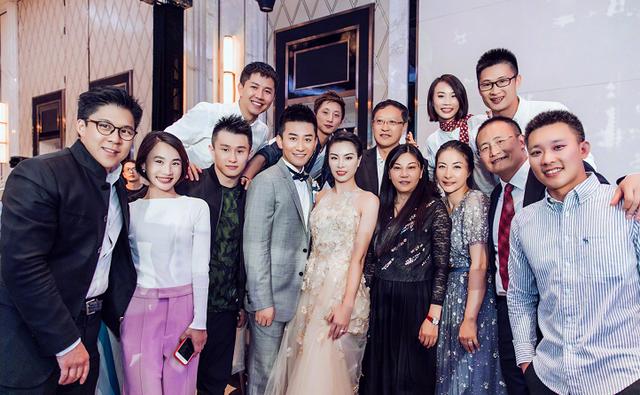 张效诚晒与吴敏霞合影,跳水皇后表示害羞,一家三口很幸福