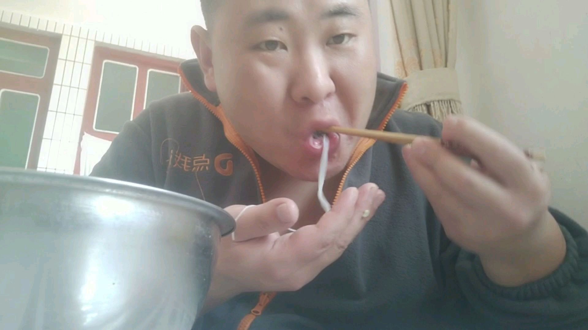 胖胖去相亲,招到对方嫌弃了,回家毅然的做顿和尚菜,刮刮油