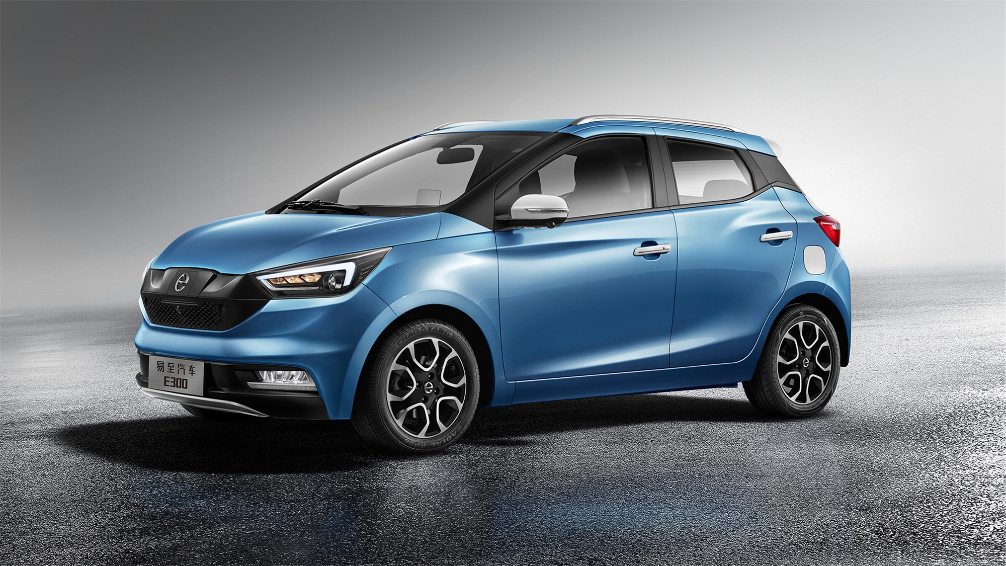 江铃易至e300领跑 2018南昌国际马拉松圆满收官