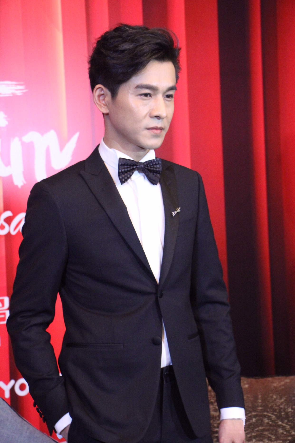 如今已经40岁的乔振宇,未修图的乔振宇脸上皱纹看起来