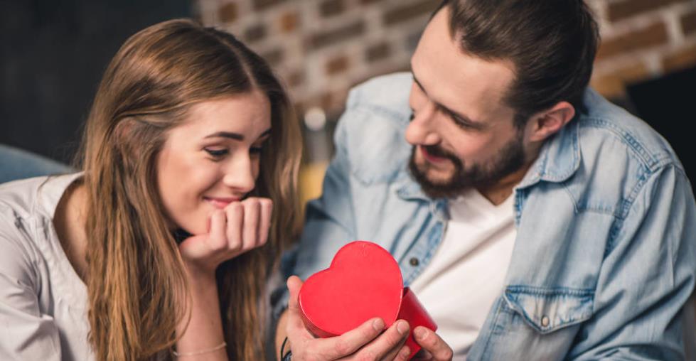 18天之后,缘分桃花进入佳境,收获爱情人生功成名就的4个星座