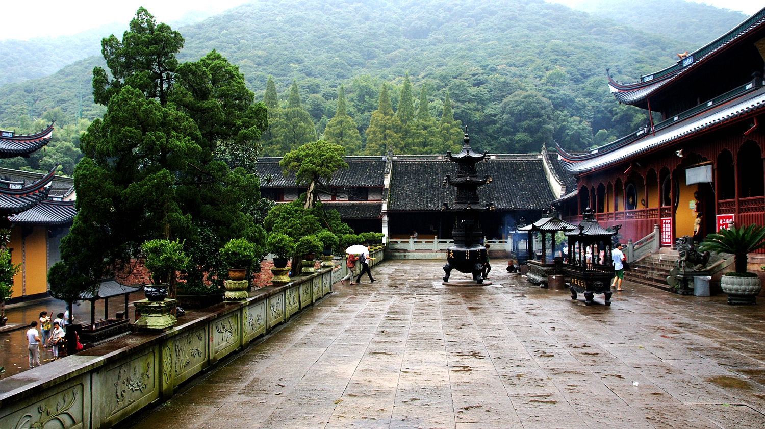 浙江很受欢迎的一座寺庙,号称禅宗五大名山之一,对外不收门票