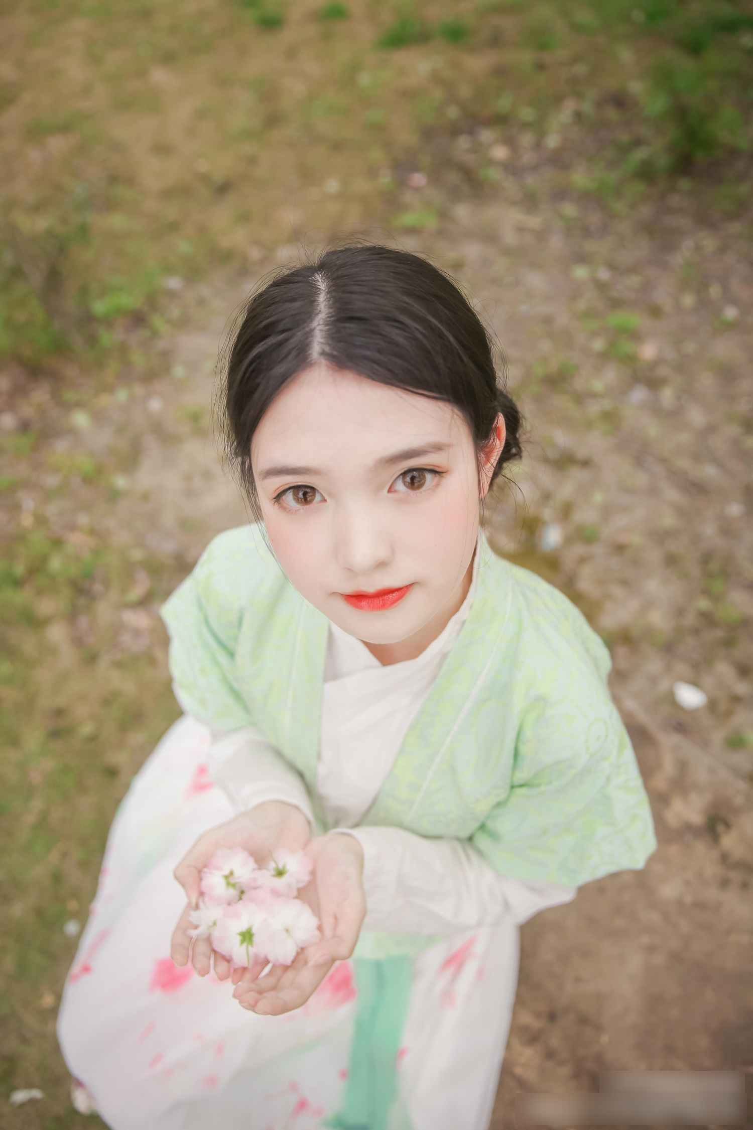 长相古典的国人小姐姐cos古风角色!活脱脱是个画中走出的美人