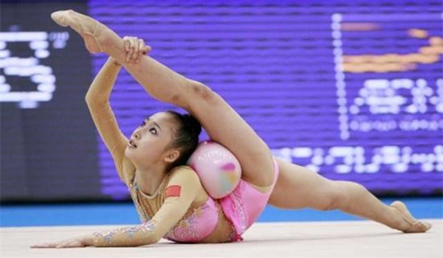 体操女神李红杨生活如何?退役多年更美艳,身材出众让人羡慕!