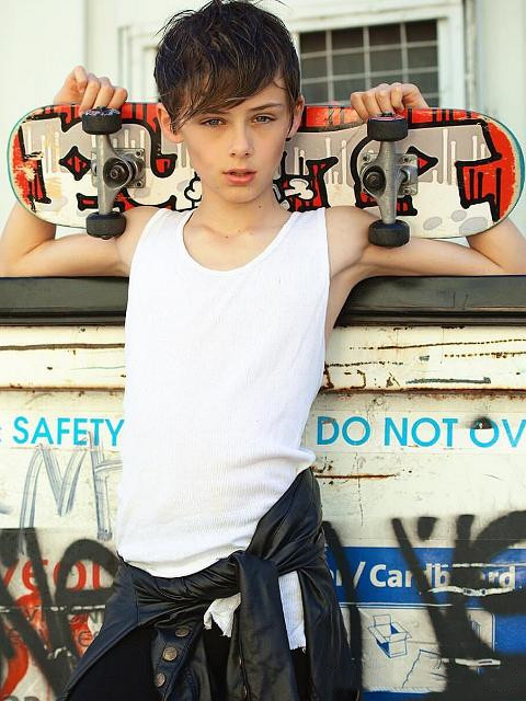 刘诺一是演员刘烨的儿子,中法混血,不愧是混血儿,既有中国的儒雅又有