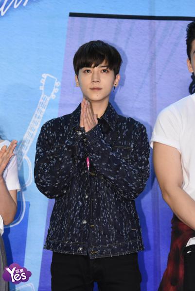 李玉玺公开认爱后人气依然旺 电影售票见面会上千粉丝到场