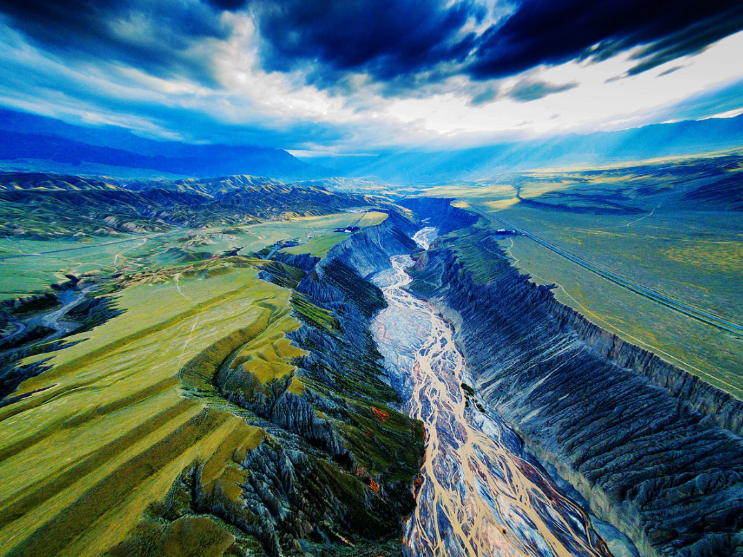 新疆,航拍安集海大峡谷,为祖国的雄奇壮丽惊叹!