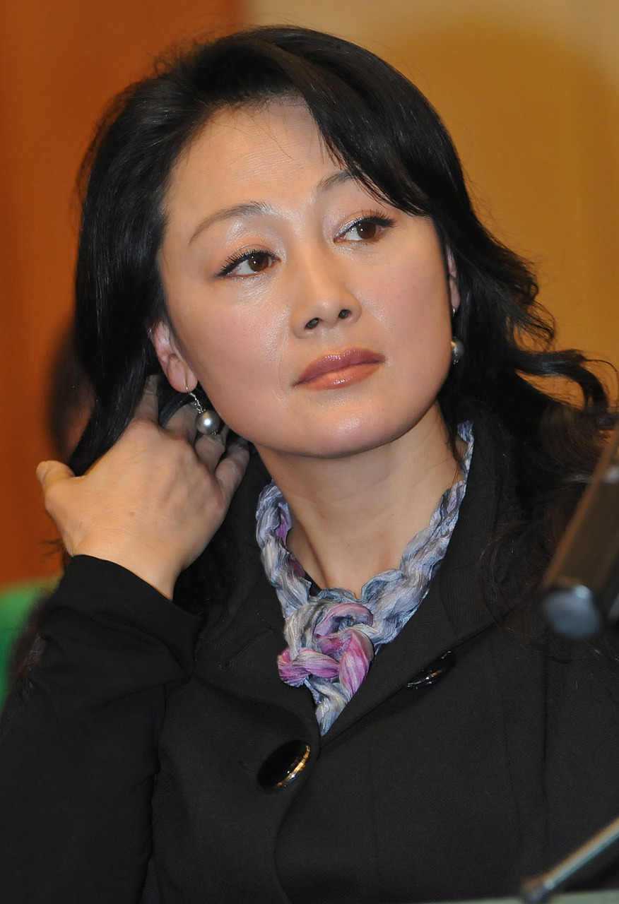 "  王姬笑着说:"我觉得你长得就挺好看的,远看