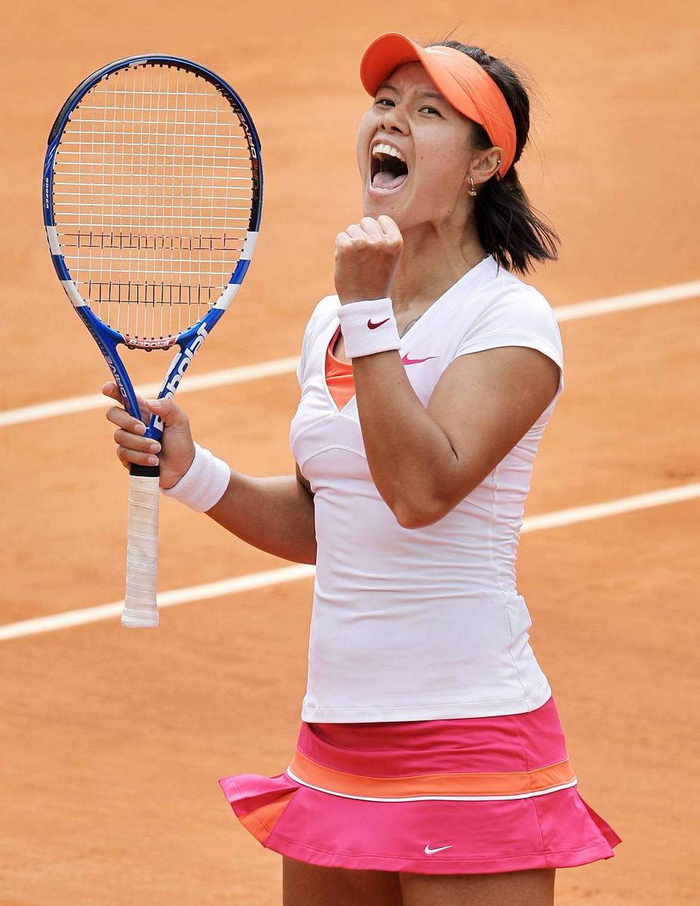 李娜,中国女子网球的璀璨明星,凭借超凡实力与率真性格勇夺大满贯