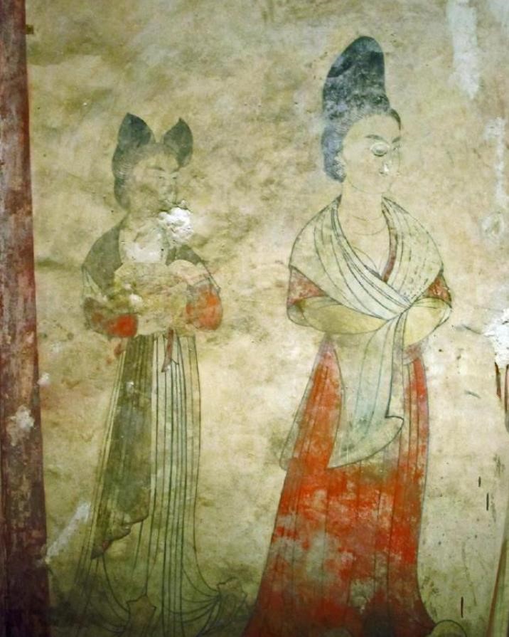 永泰公主墓中据专家推测,壁画中的一些女子,可能是墓主的亲人,或当时
