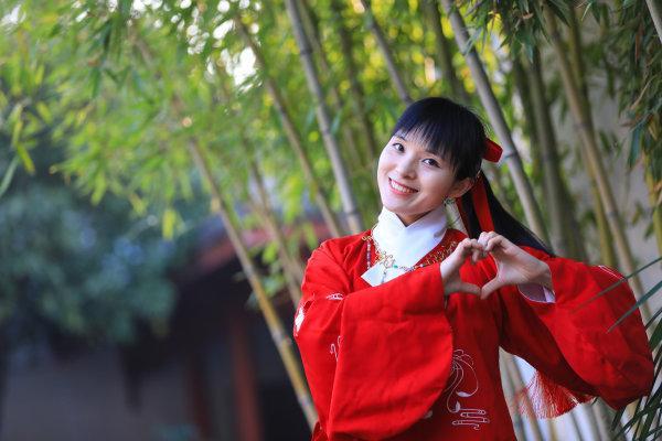 手势舞传播国学 杭州"小一姐姐"走红抖音