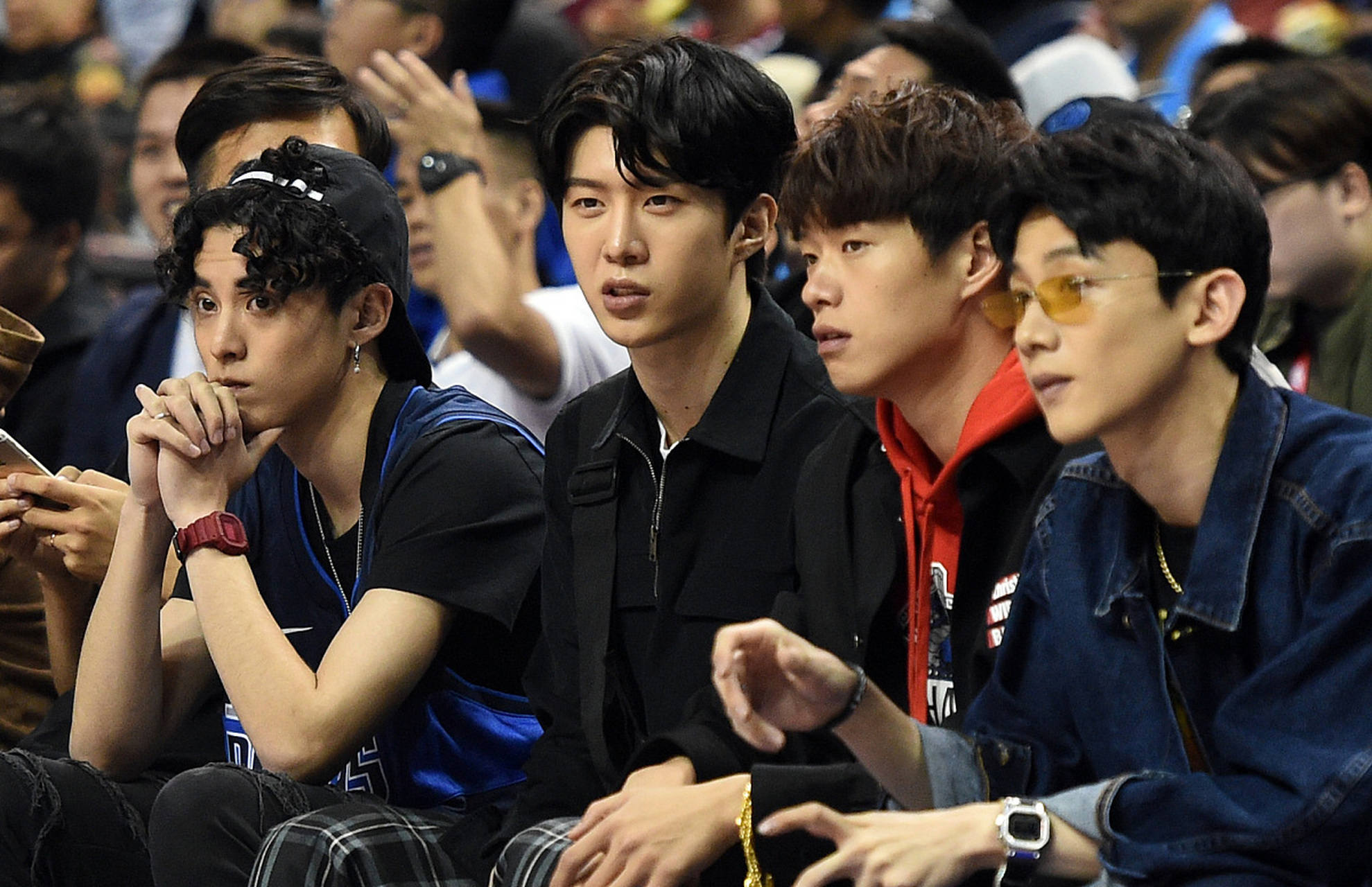 四大显眼包变西装暴徒是什么样?王鹤棣/魏大勋/白敬亭/范丞丞.