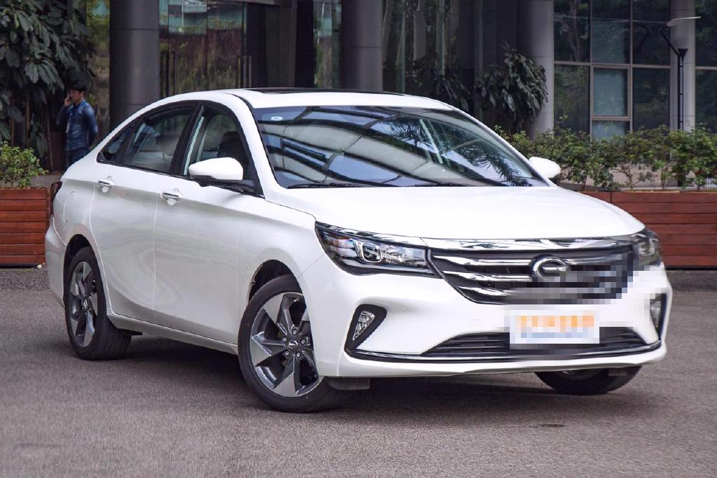 传祺ga4炫酷漂亮的外观,整体线条比较饱满,性价比相当高的车型