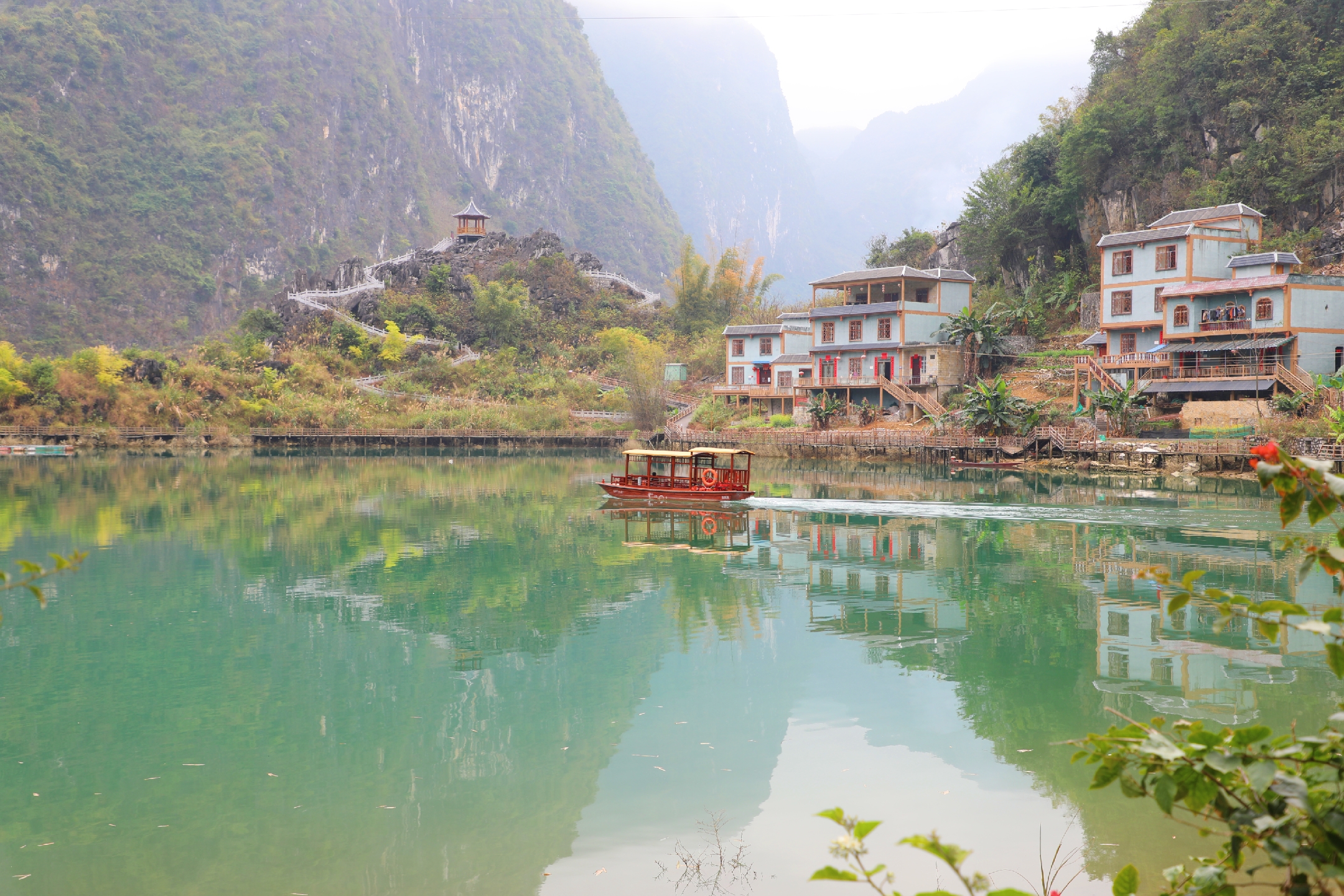 凌云:茅屋两间 春意万千