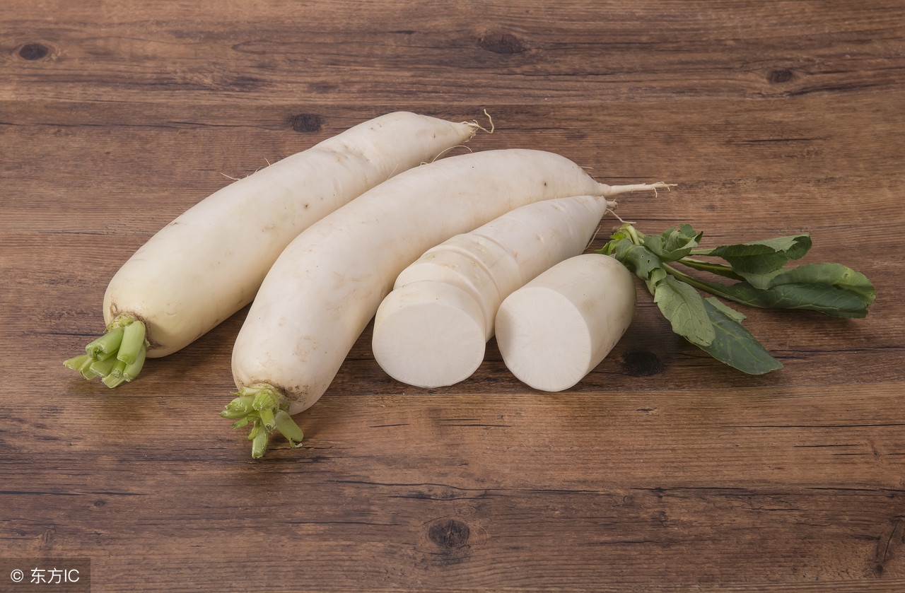 此外,萝卜不宜与蛇肉,人参,烤鱼,烤肉,橘子一起食用