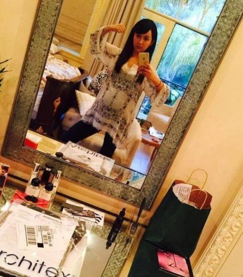 带你看杨紫的豪宅:家里贴满碎花墙纸,装修太时尚豪华了