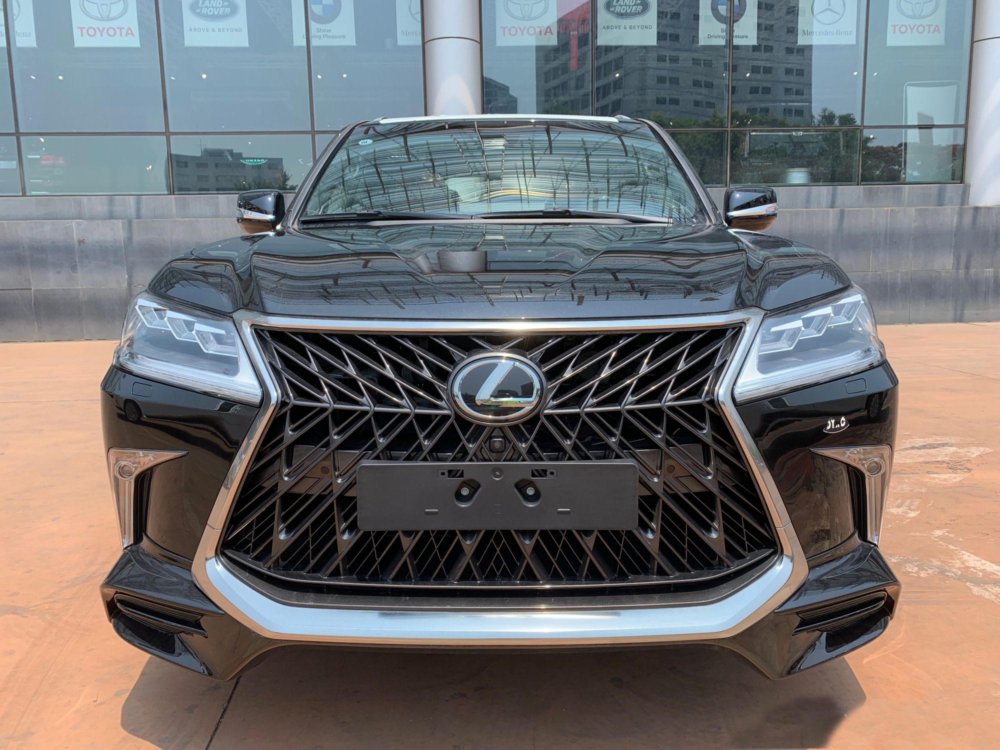 2018款雷克萨斯570尾部斜面