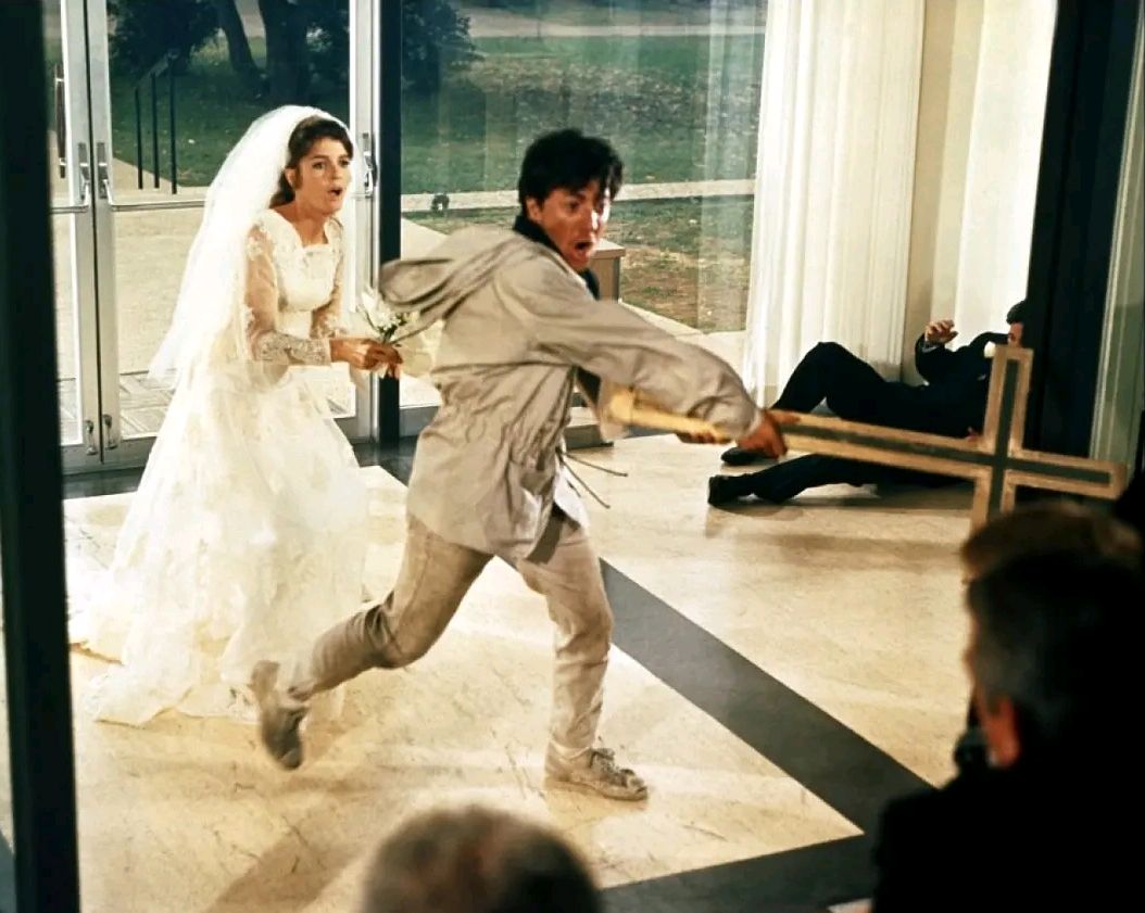 电影《毕业生》:风华绝代的大妈,初出茅庐的毕业生,也会有火花