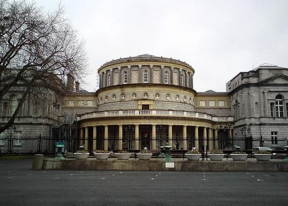 宏伟的法国国家图书馆,收藏着法国印刷的每一本书!